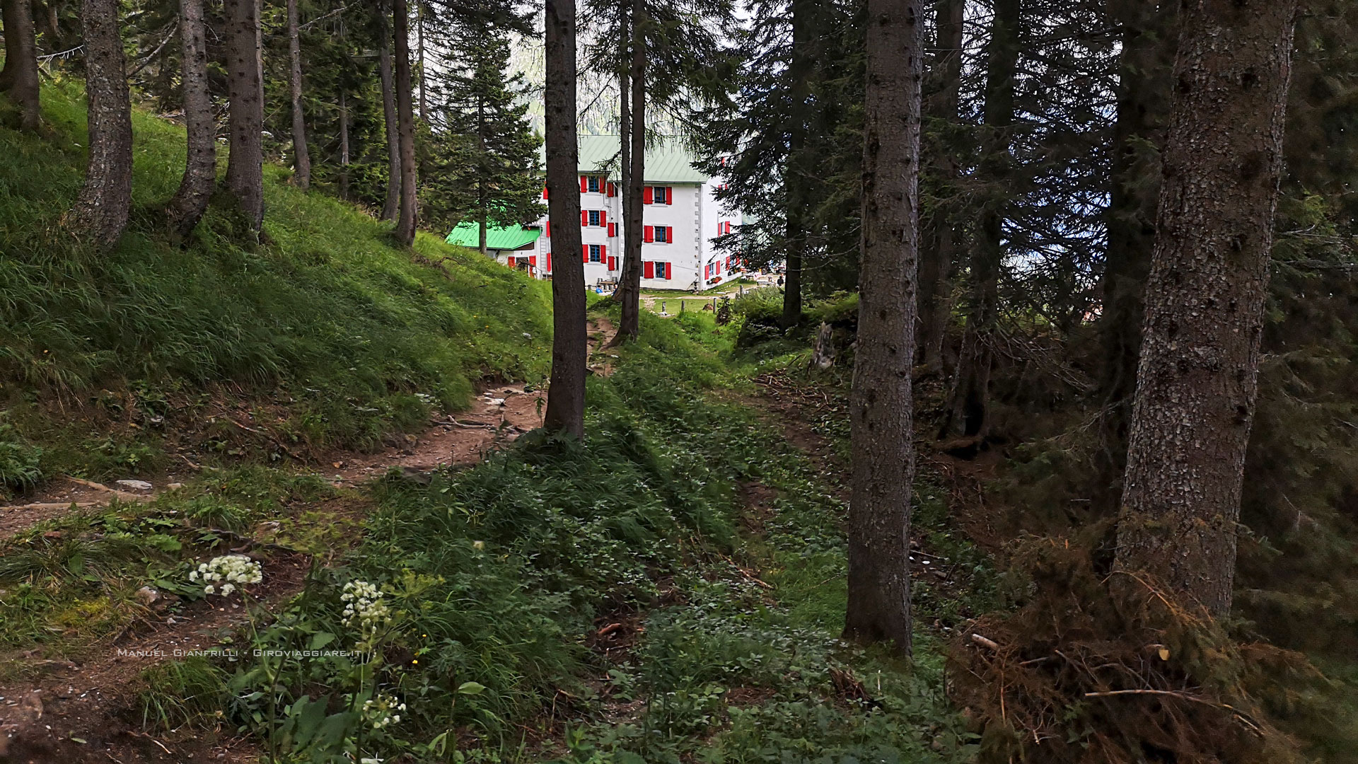 Ecco come si presenta il rifugio appena arrivati. Ecco come si presenta il rifugio appena arrivati.