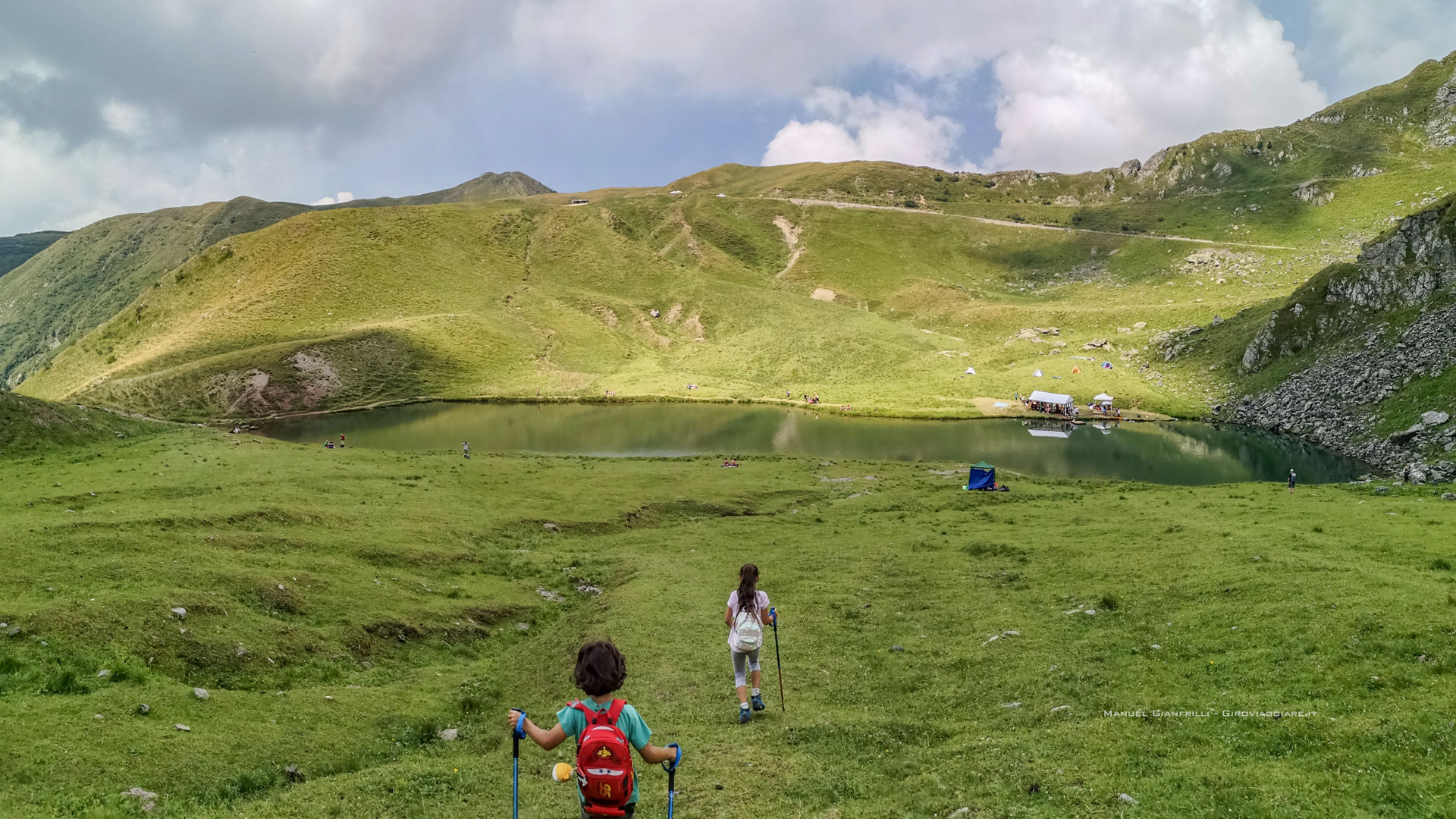 Raggiungiamo il lago dopo aver preso la direttissima. Raggiungiamo il lago dopo aver preso la direttissima.