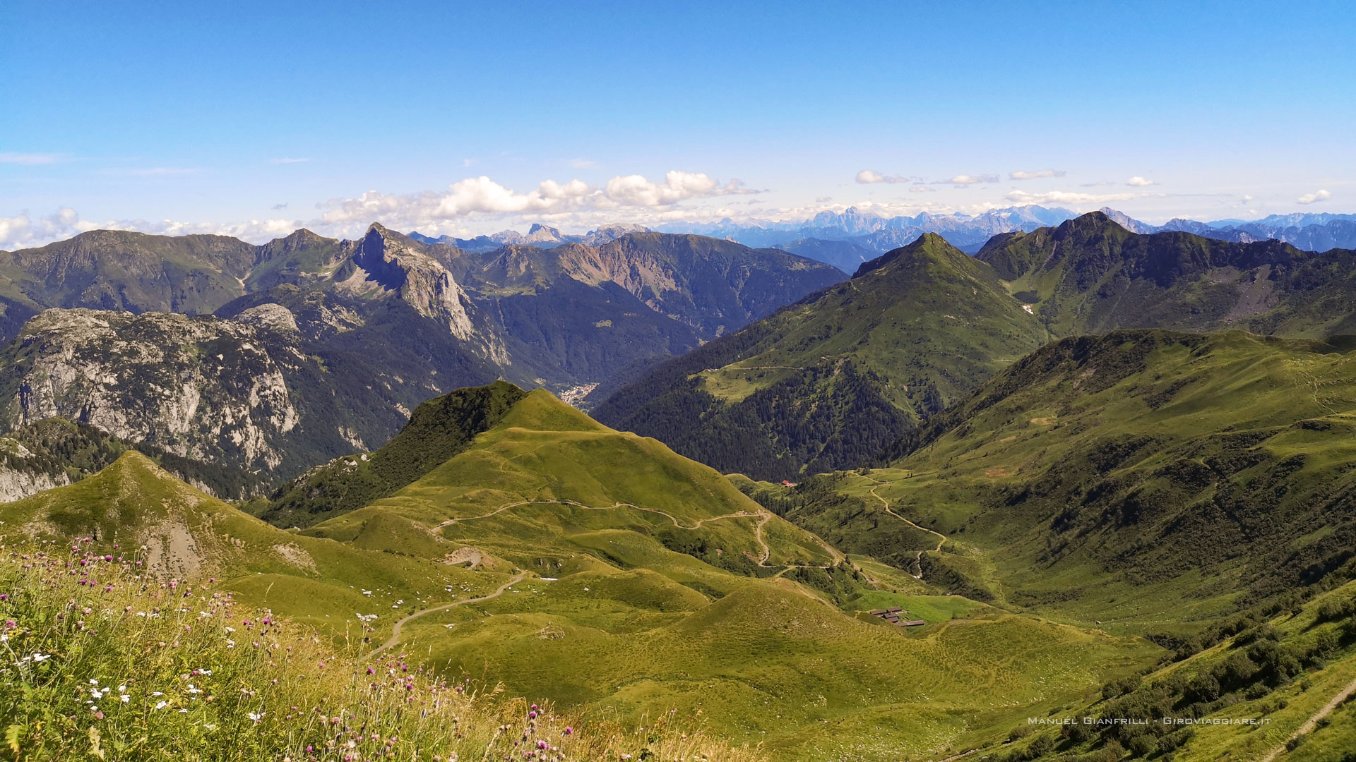 Il sentiero che sale al Marinelli dal passo di monte croce carnico Il sentiero che sale al Marinelli dal passo di monte croce carnico