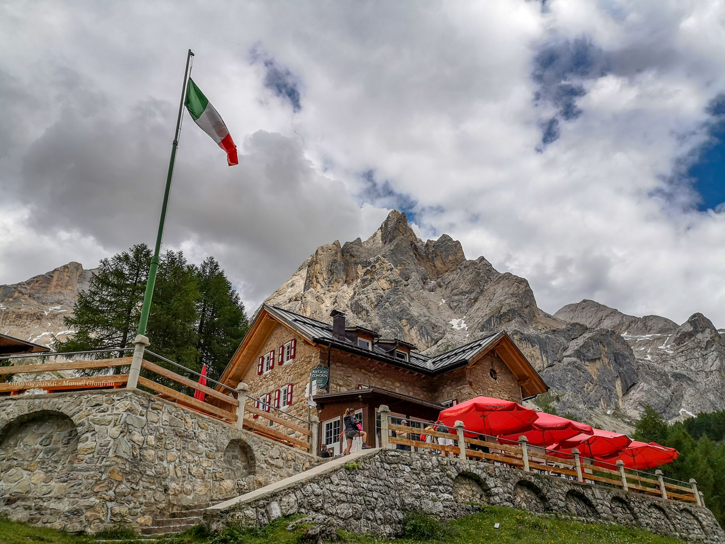 Il rifugio Contrin Il rifugio Contrin