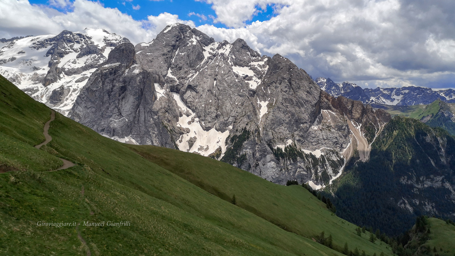 La marmolada ci accompagna per tutto il tragitto La marmolada ci accompagna per tutto il tragitto