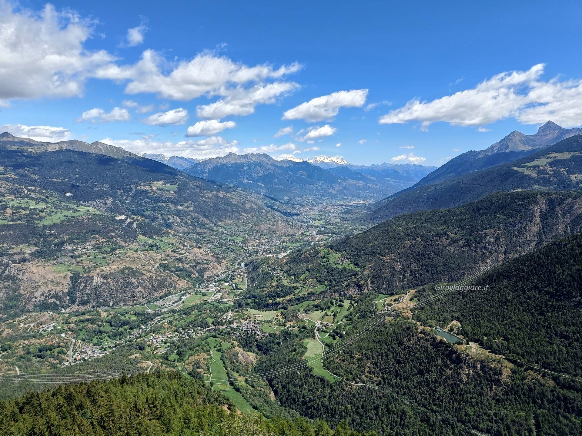 Il panorama stupendo che si gode dalla croce. Il panorama stupendo che si gode dalla croce.