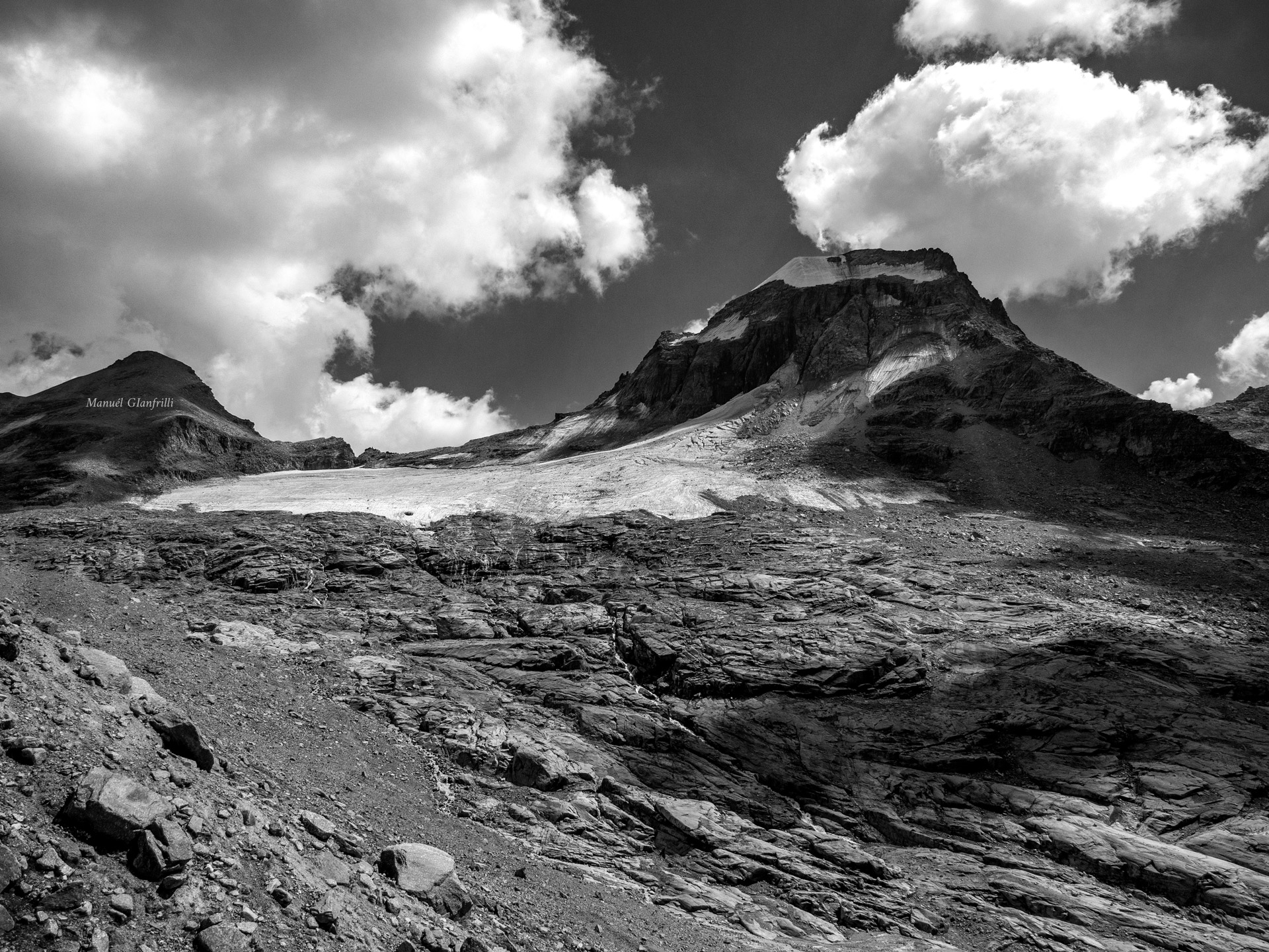 Il ghiacciaio di Moncorvé sotto al Ciarforon Il ghiacciaio di Moncorvé sotto al Ciarforon