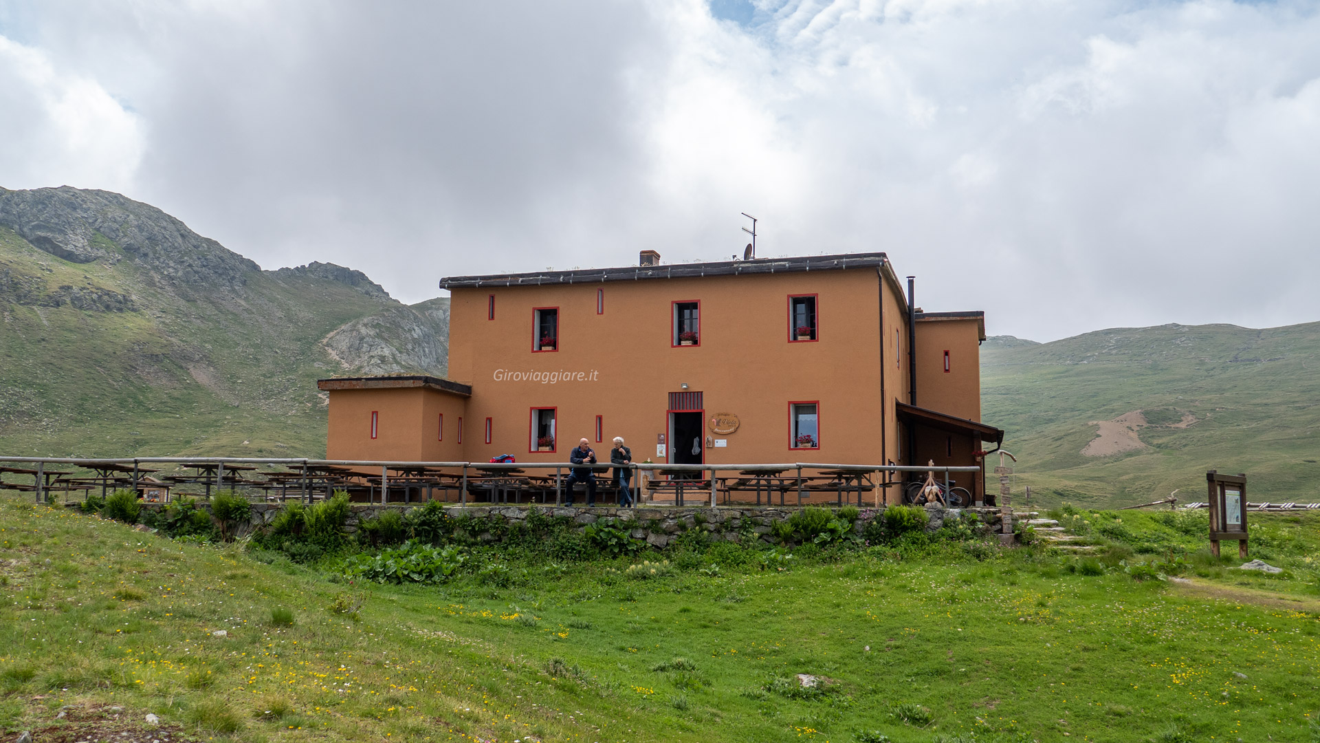 Il rifugio Viola Il rifugio Viola