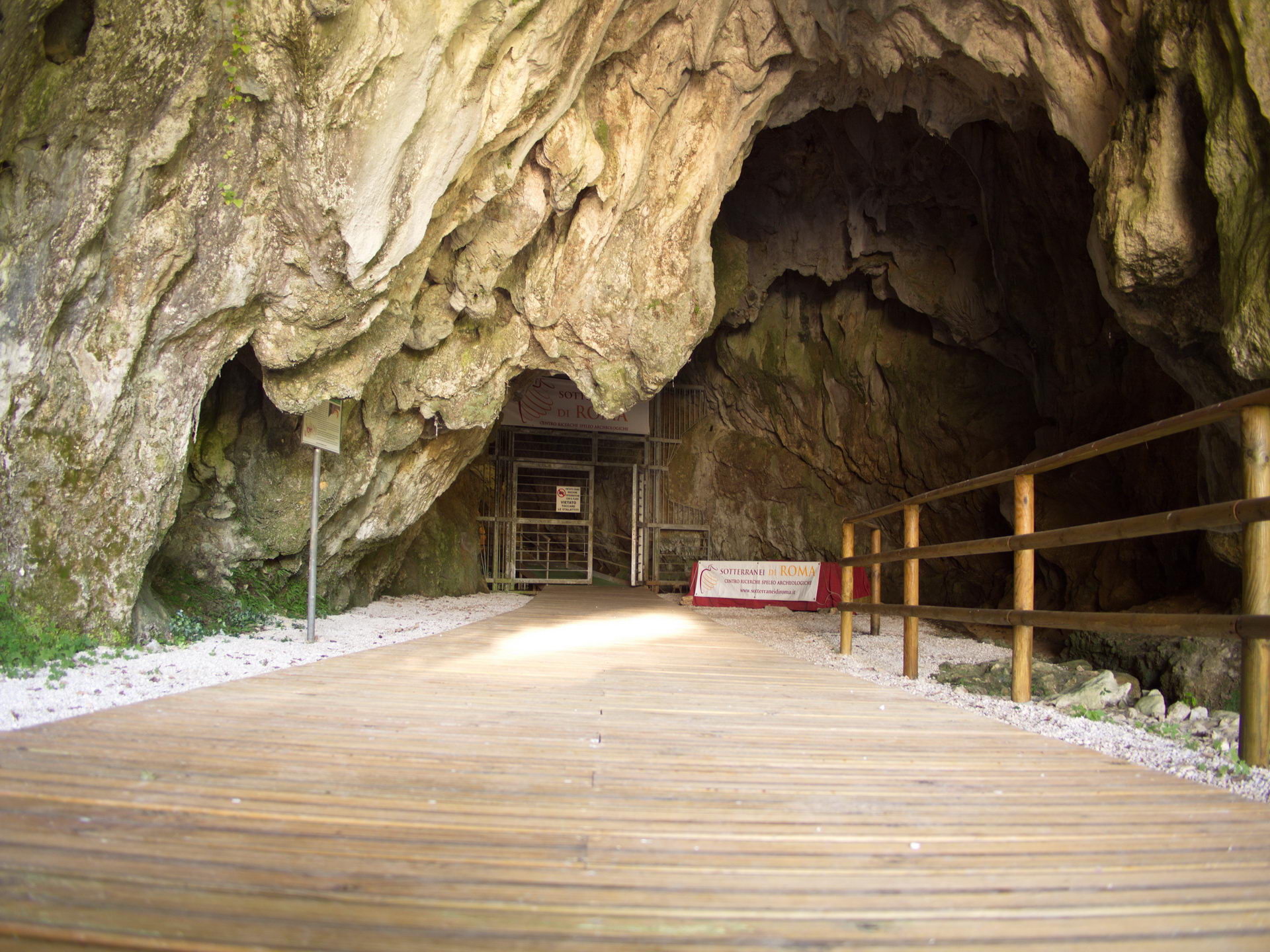 Ingresso grotta dell'arco