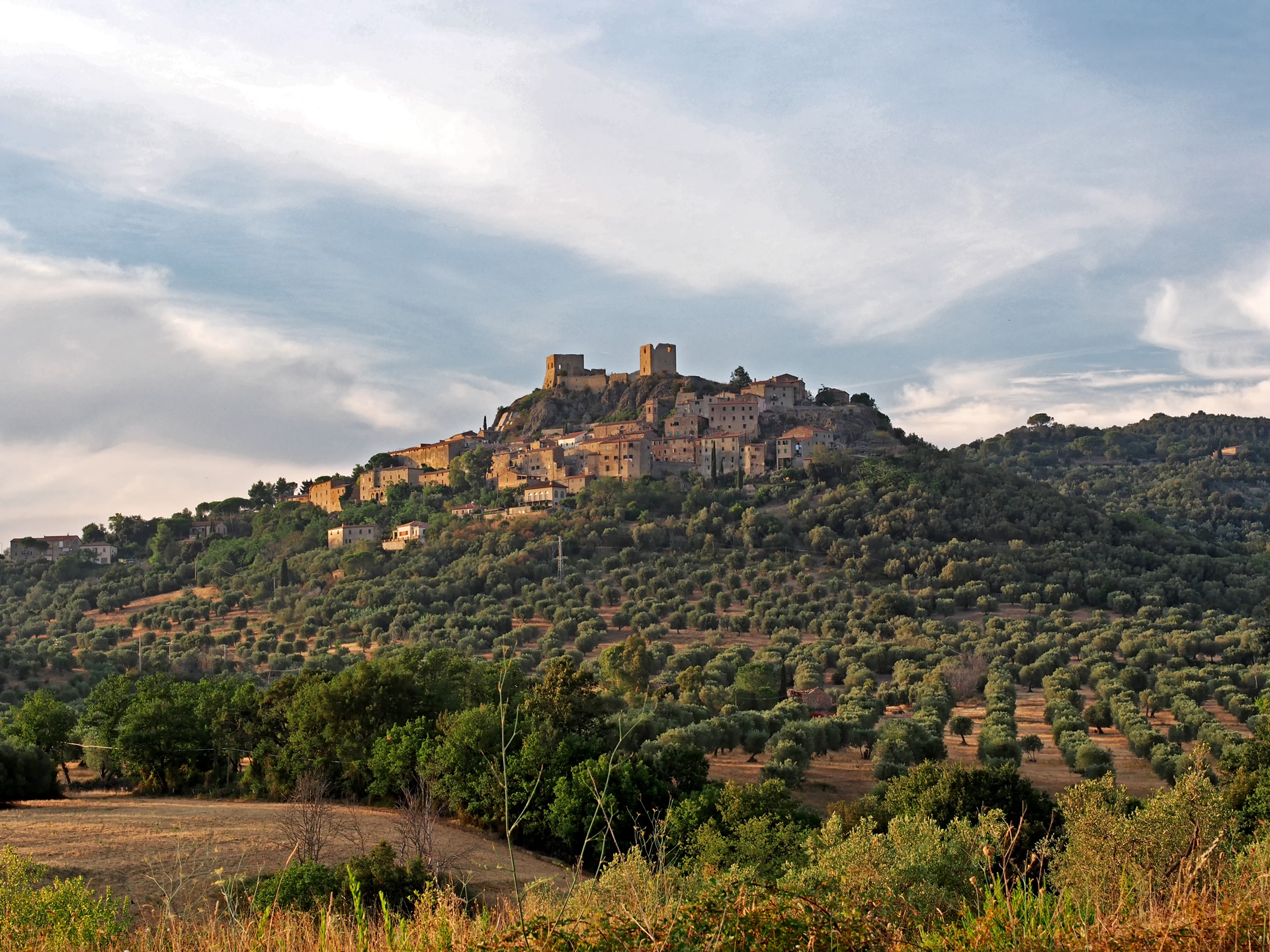Il borgo di Montemassi Il borgo di Montemassi